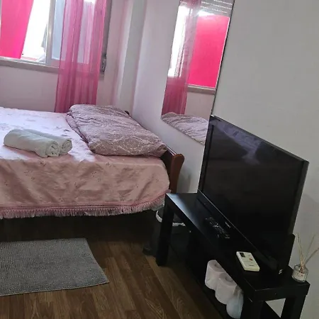 Проживання в сім'ї Em Sete Rios Лісабон